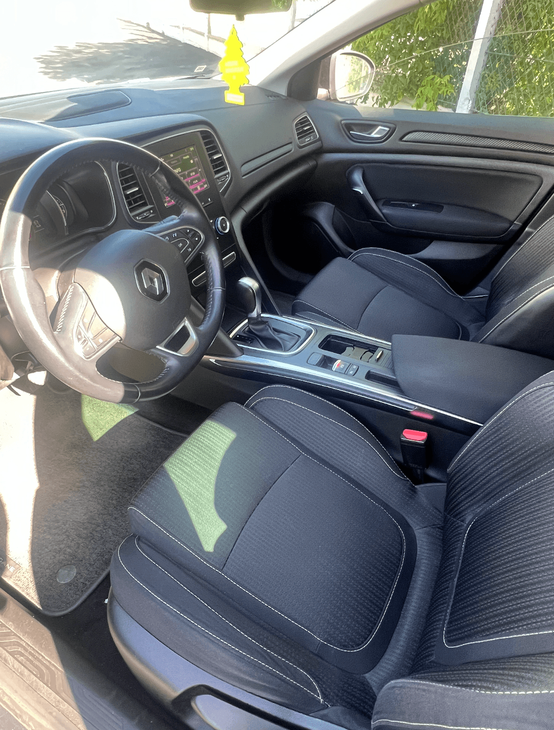 RENAULT MEGANE IV  miniature 2