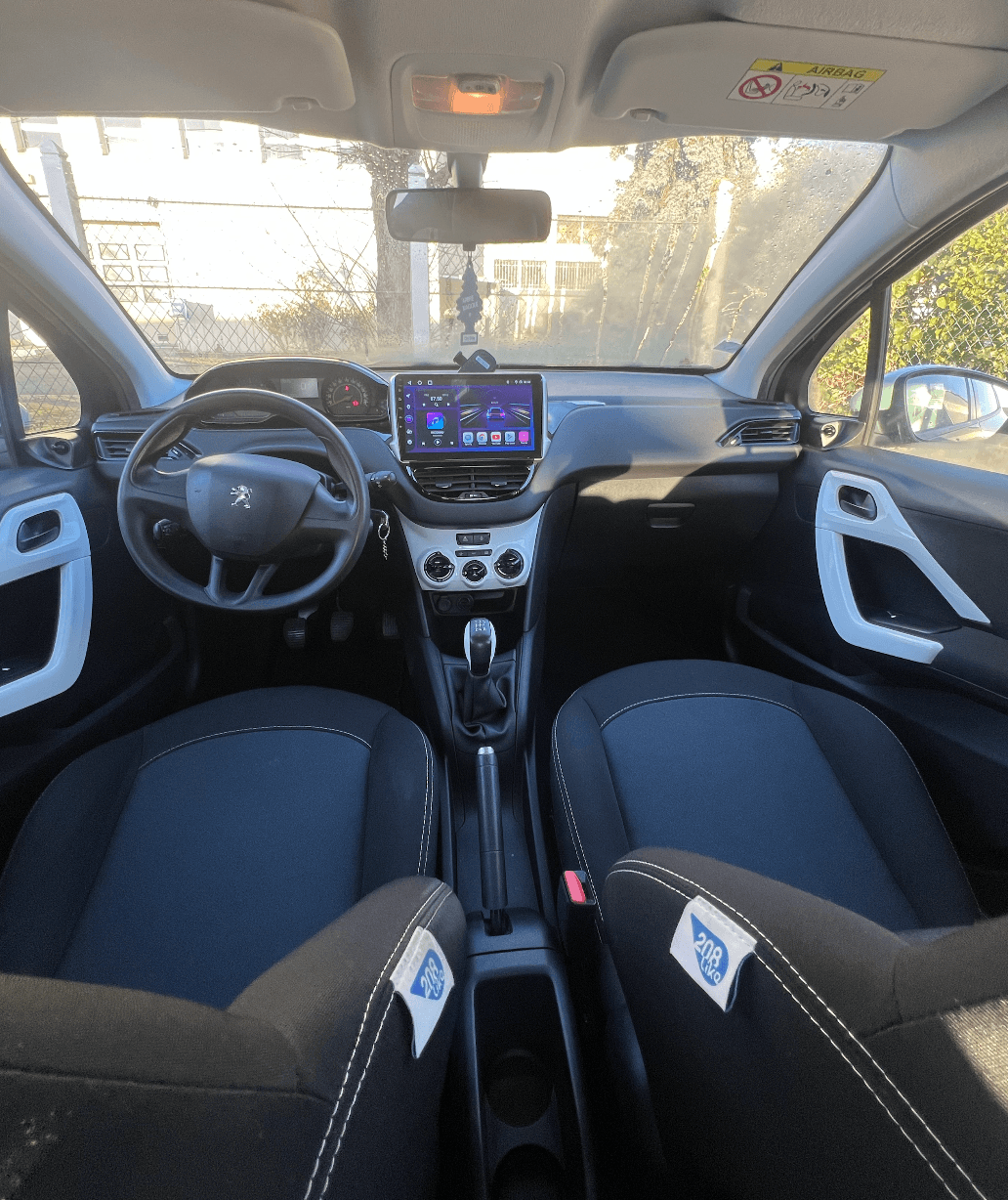 PEUGEOT  208 miniature 2